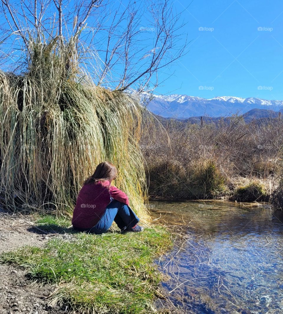 meditar a orillas del río