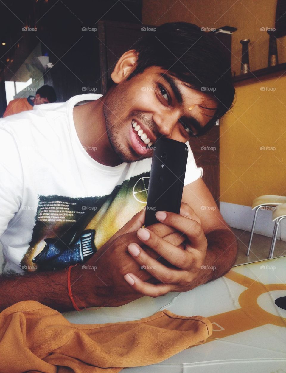 Capturing the mobile phone photographer