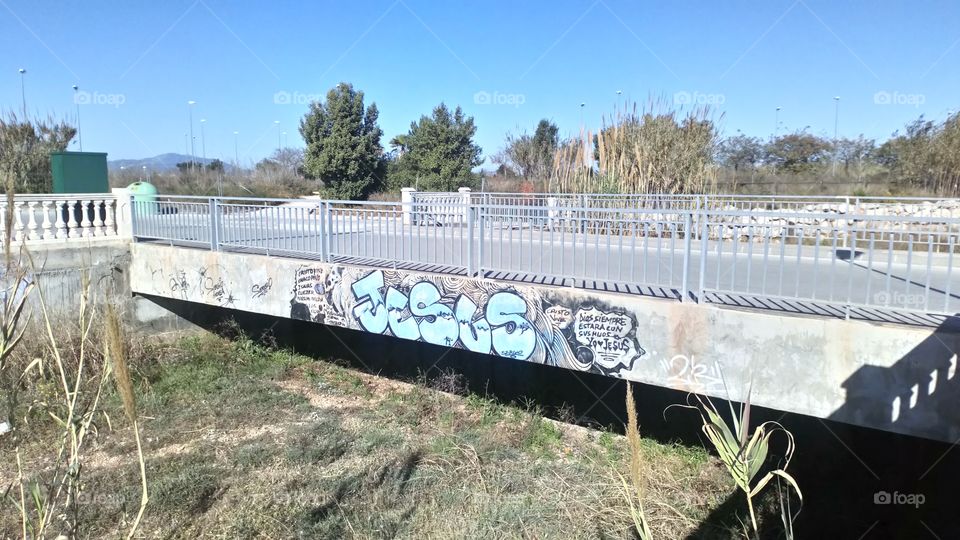 Graffity, puente naturaleza