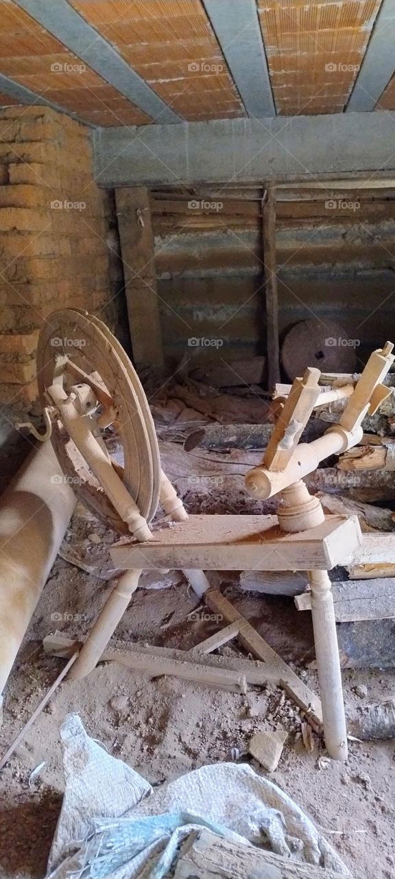 wheel for making balls of yarn