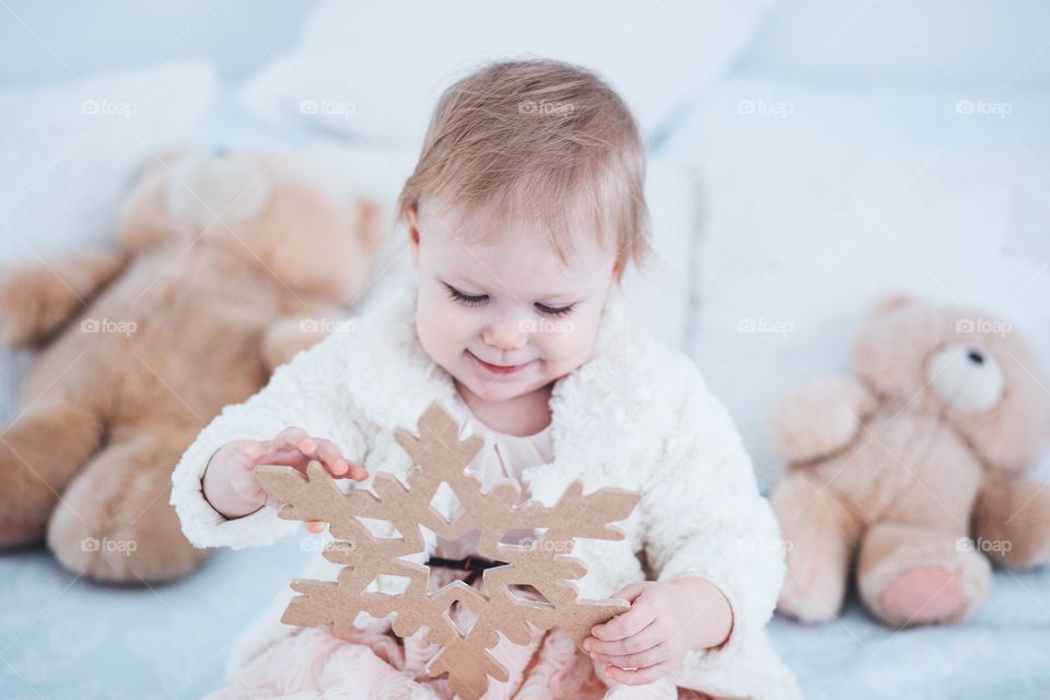 little girl and christmas star