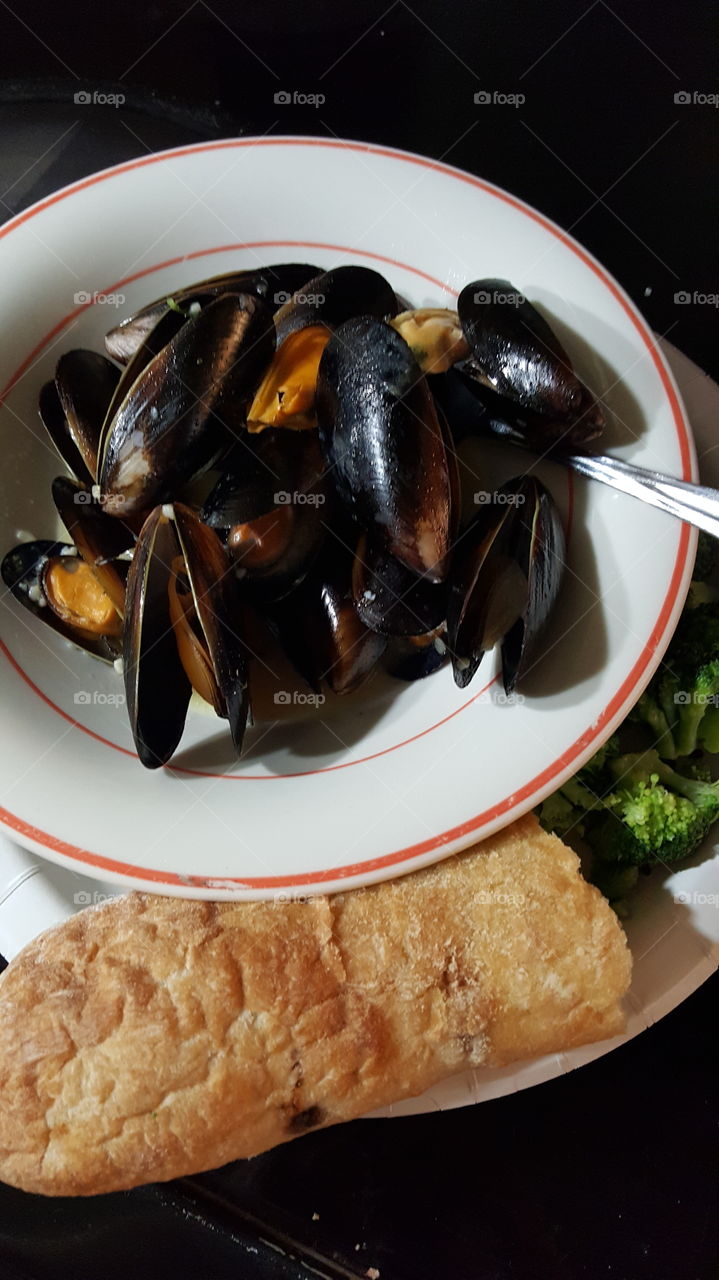 Steamed mussels and crusty bread make a great summertime meal.
