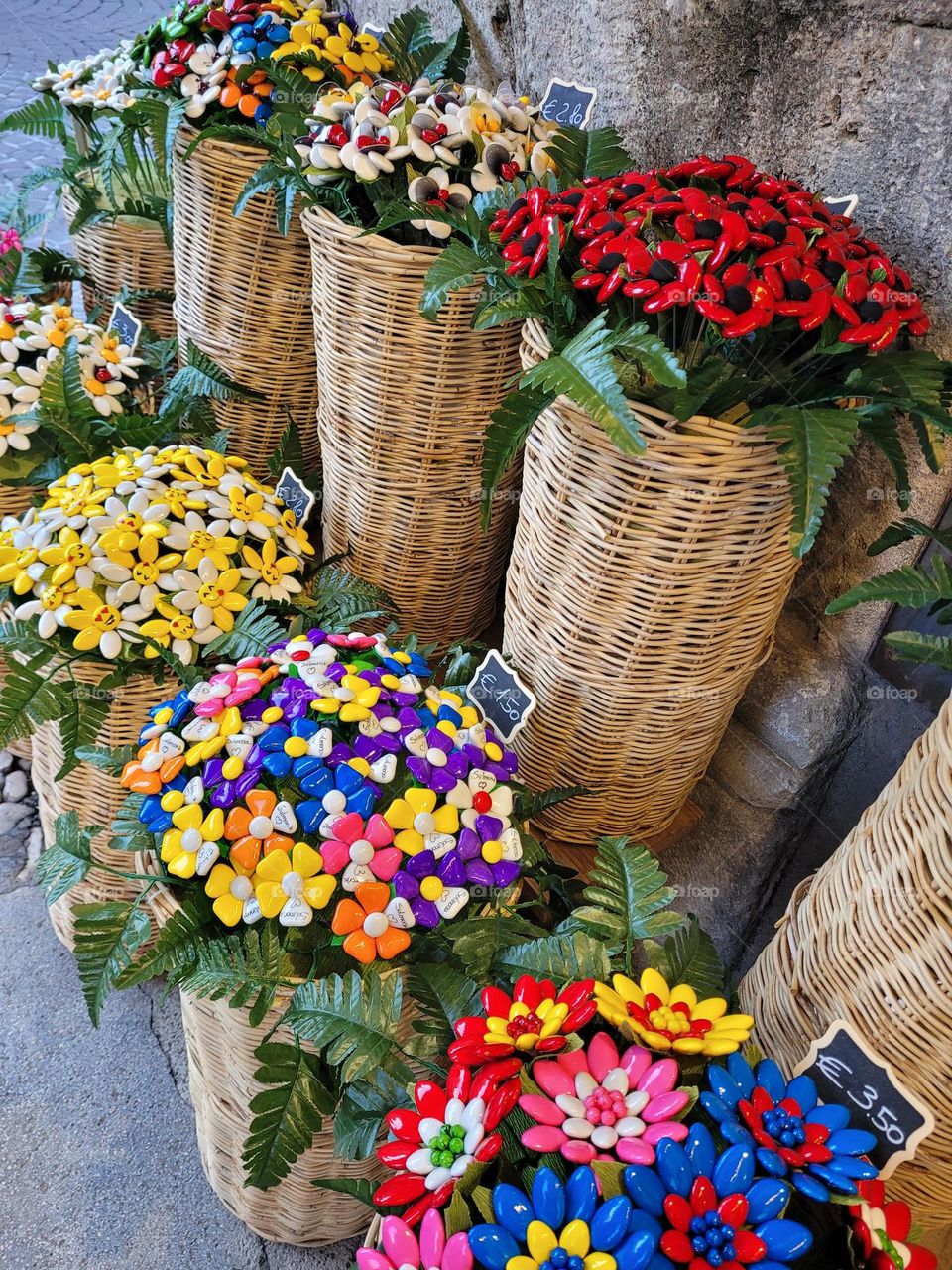 composizione floreale di confetti