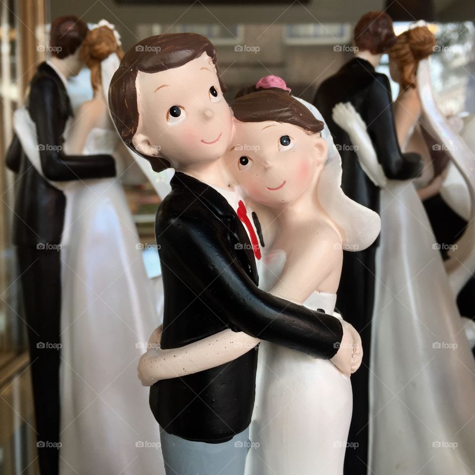 Wedding cake statue