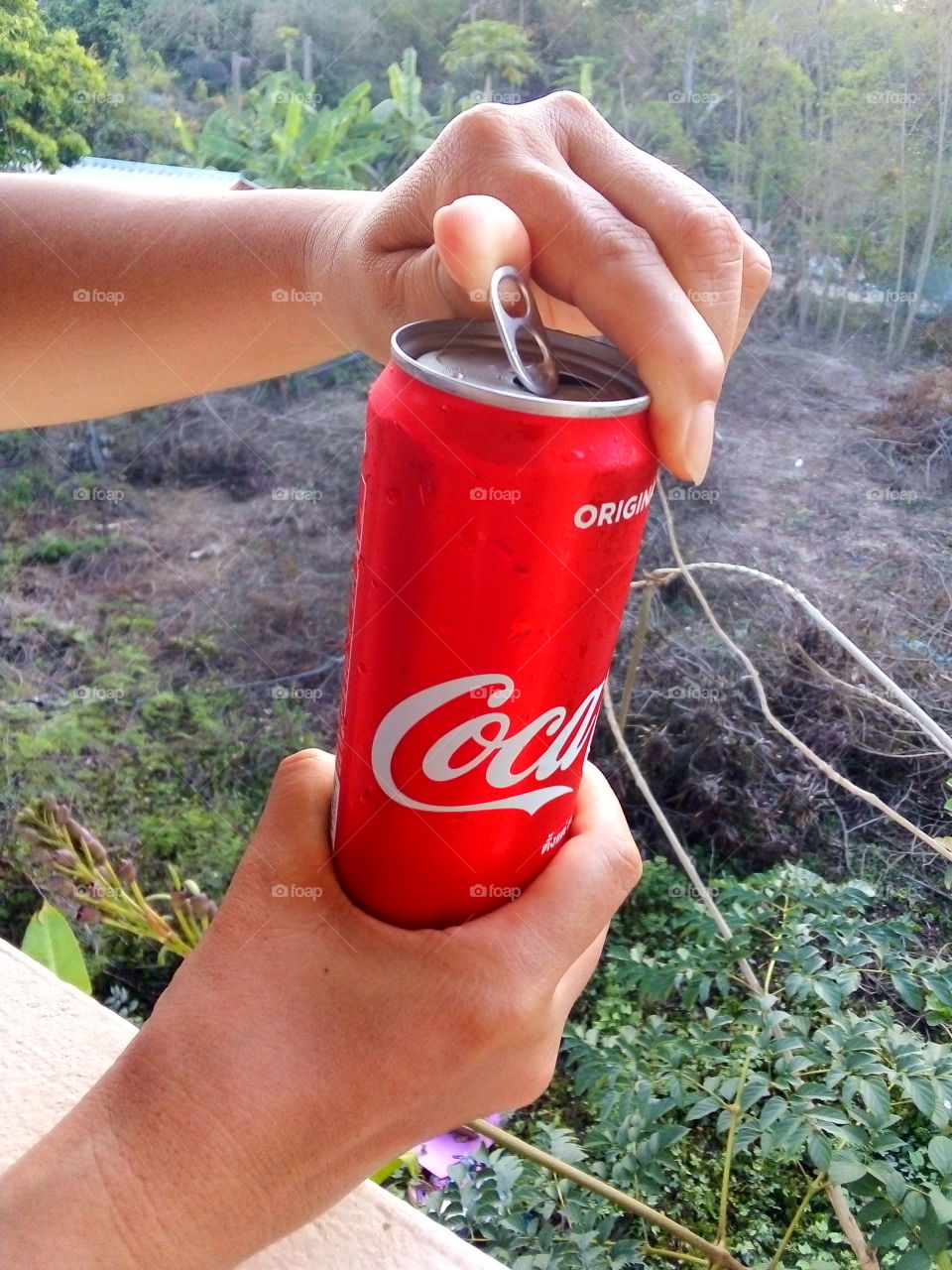 Drink thirst, need Coca-Cola.