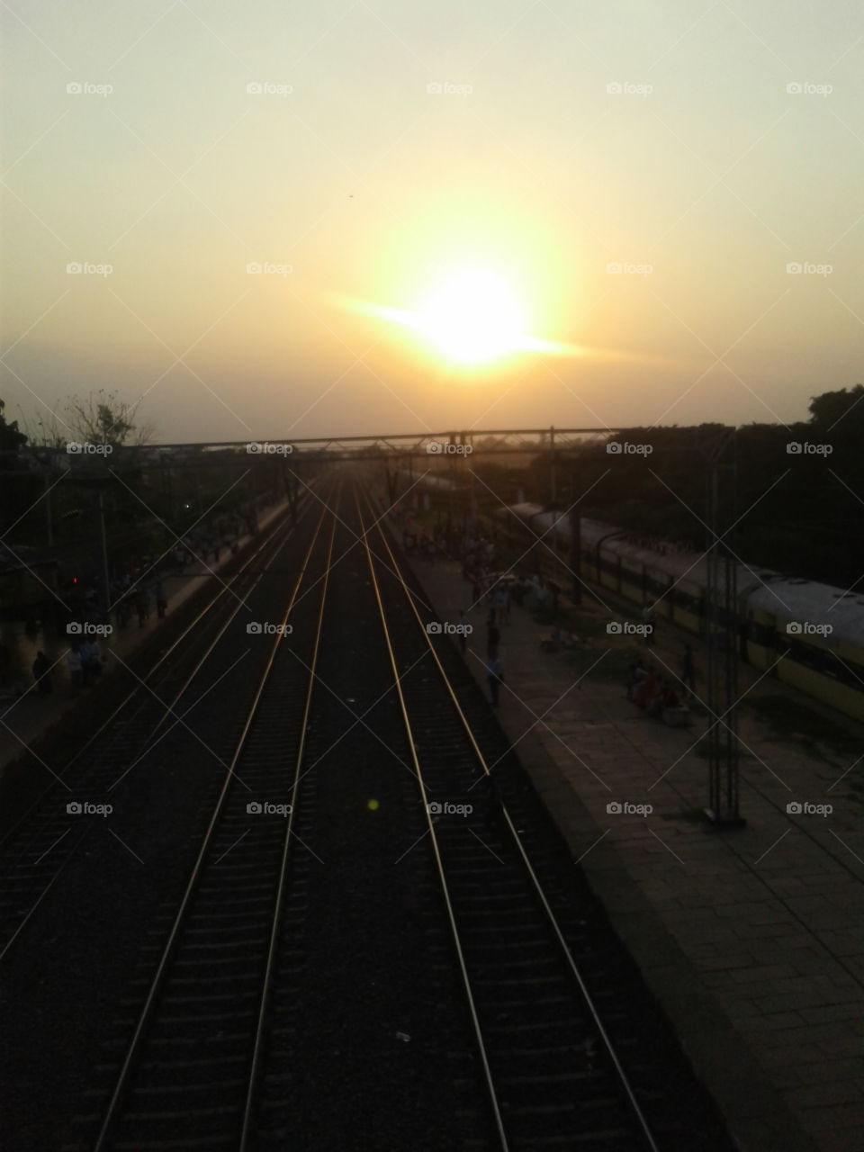 the railway to walk for sun..