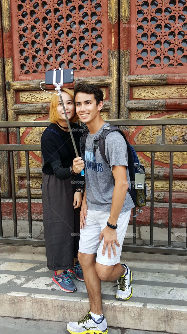 impromptu selfie stick photoshoot in international travel with kids/boys, China Forbidden City