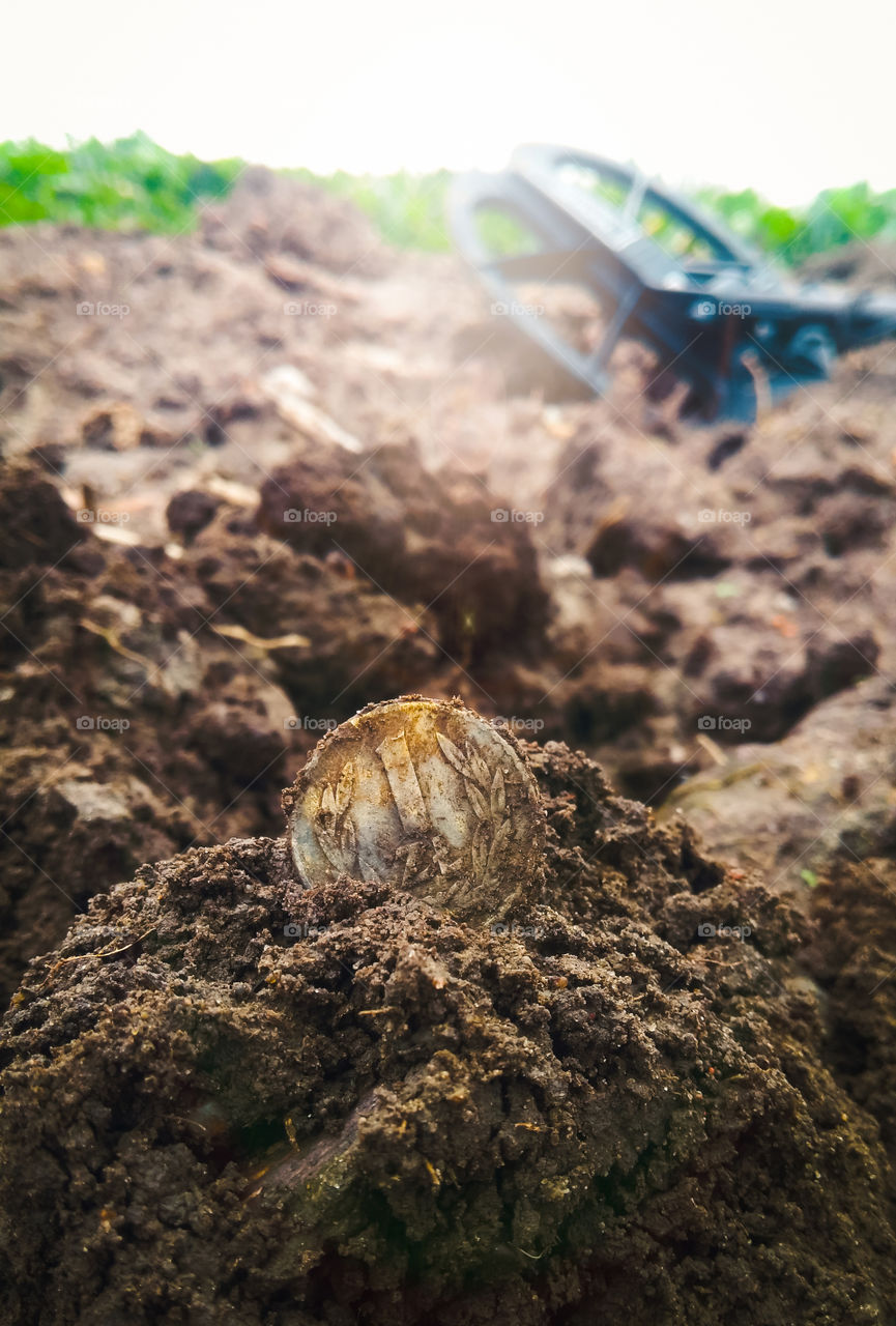 History seeker - keep calm and metal detect.