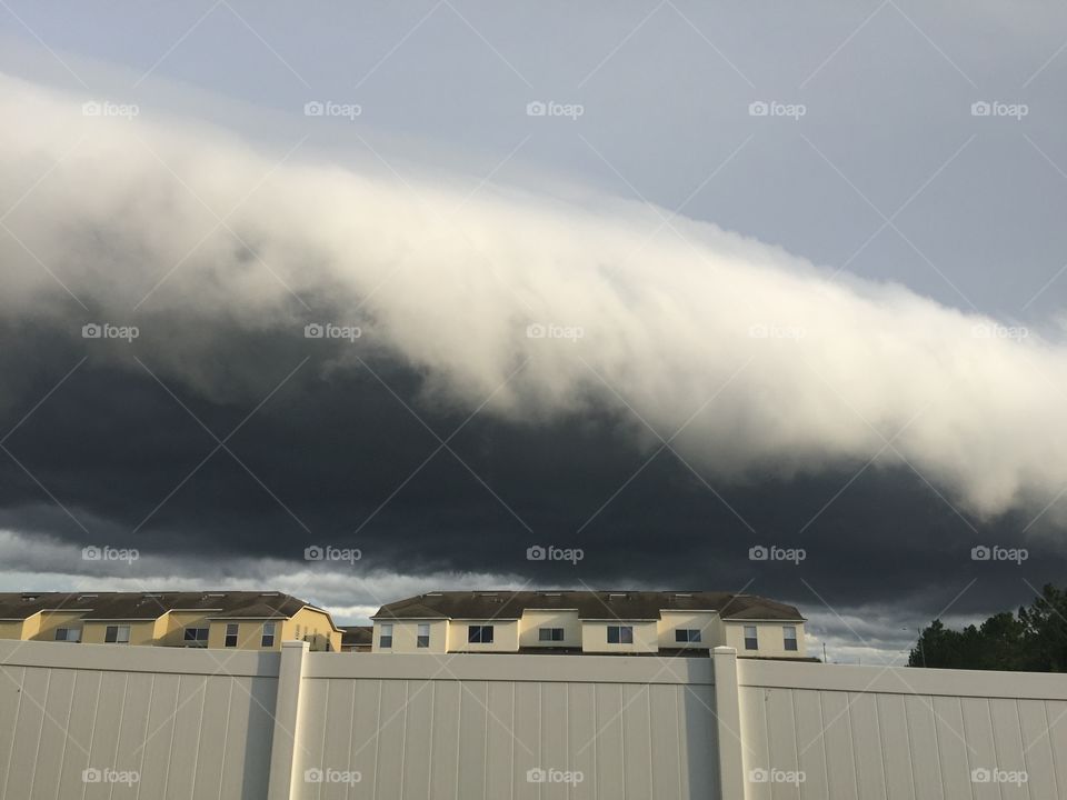Shelf cloud