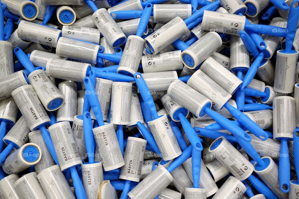 Rolling dust remover