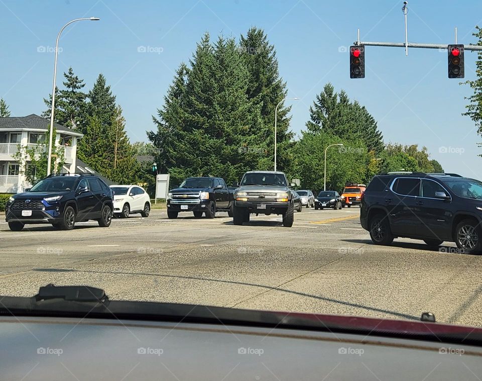 cars driving the rush hour commute in Oregon