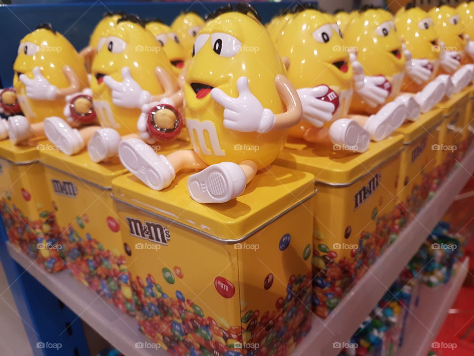 walk thought london - in store M&M