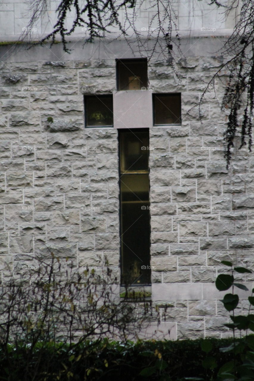 Cross window