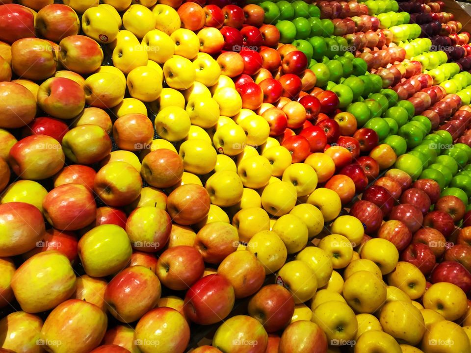 Fresh apples and produce at the supermarket. 