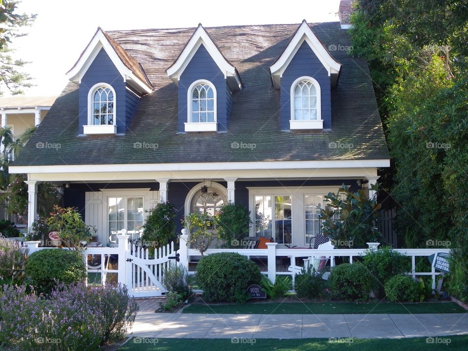 The Cottage . Cottage house with garden