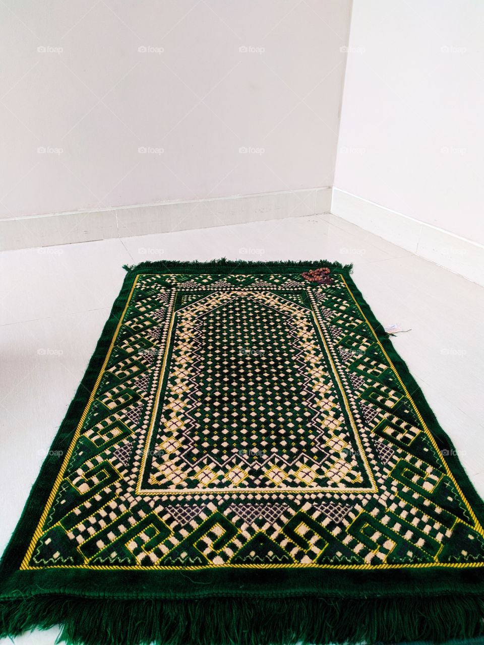 moslem pray in the mosqoe