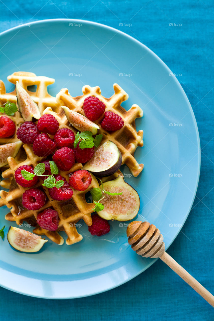 Wafles with honey, raspberry and figs