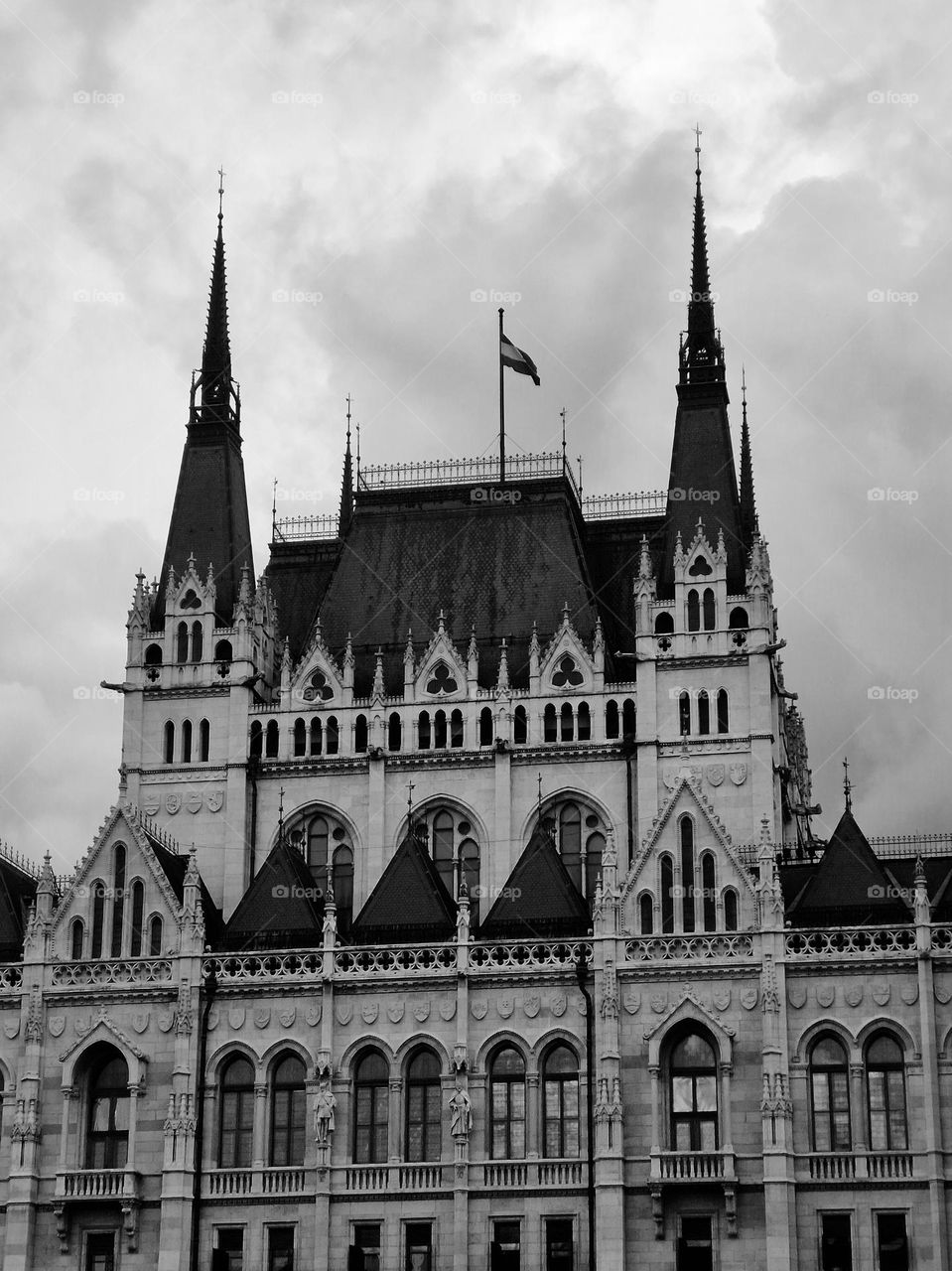 the architecture of the Hungarian parliament