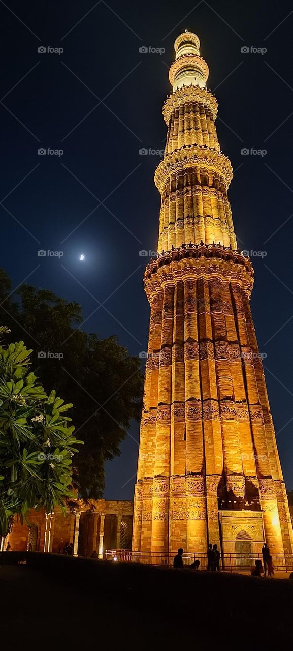 The monument shown is Qutub Minar, a minaret and "victory tower". It is a World Heritage Site in the Mehrauli area of South Delhi, India. 