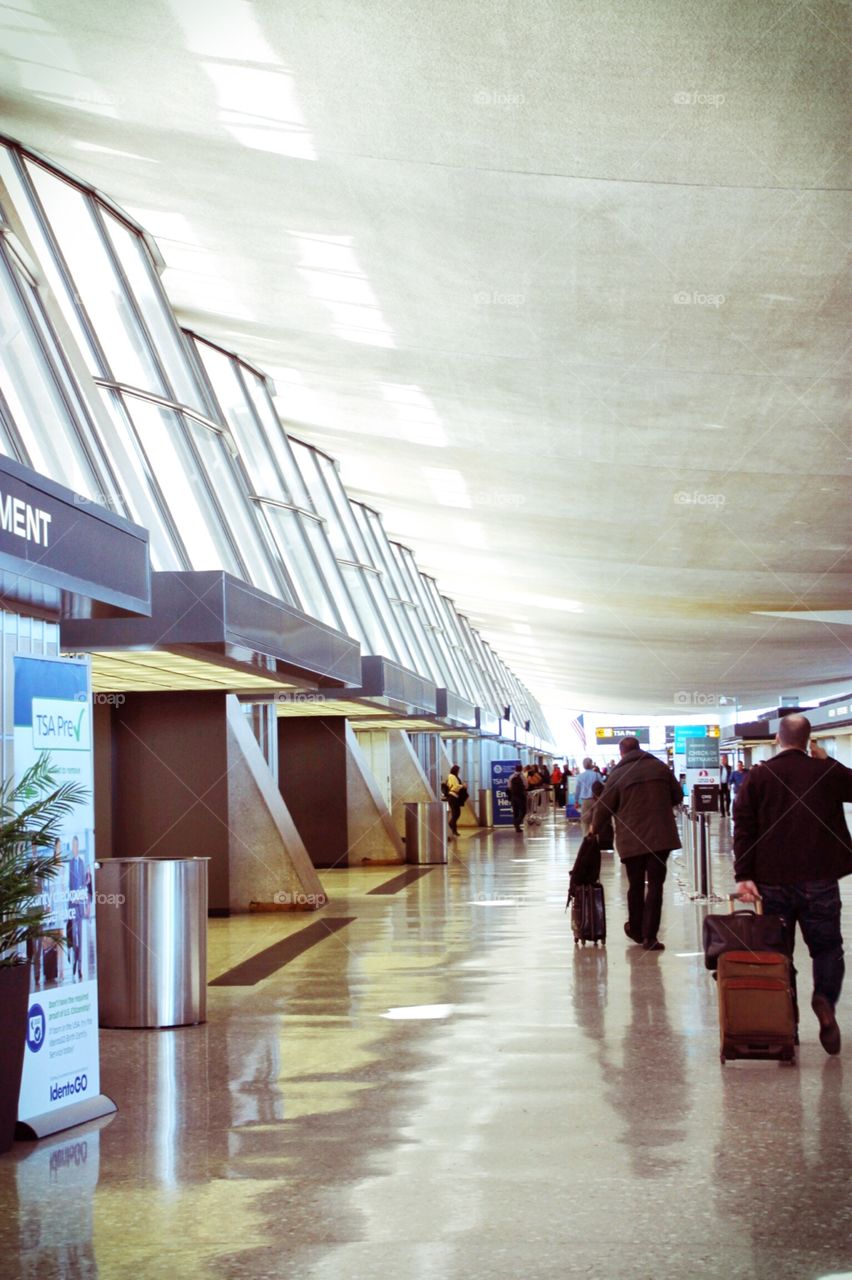 Airport travelers 