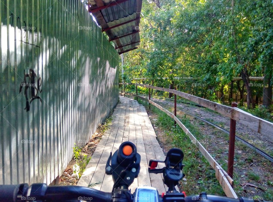 bridge around the construction site мостик вокруг стройки