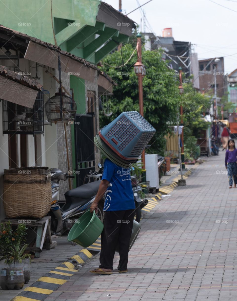 selling plastic household furniture in the traditional way