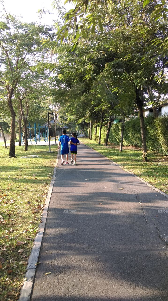 The couple walk together in the garden.