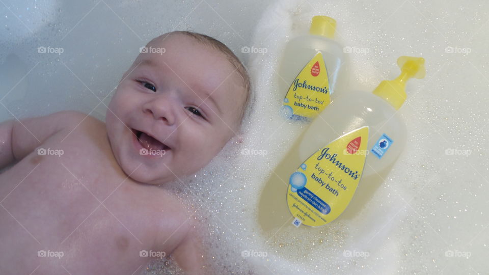 Johnson's top to toe Baby bubble bath and giggles