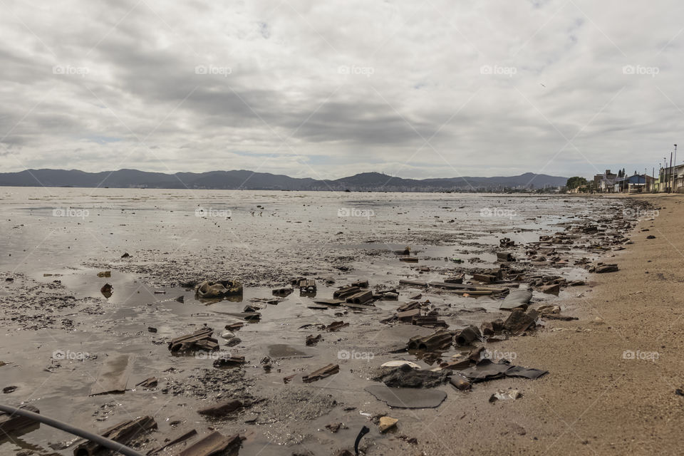 Pollution in the north bay of Florianopolis