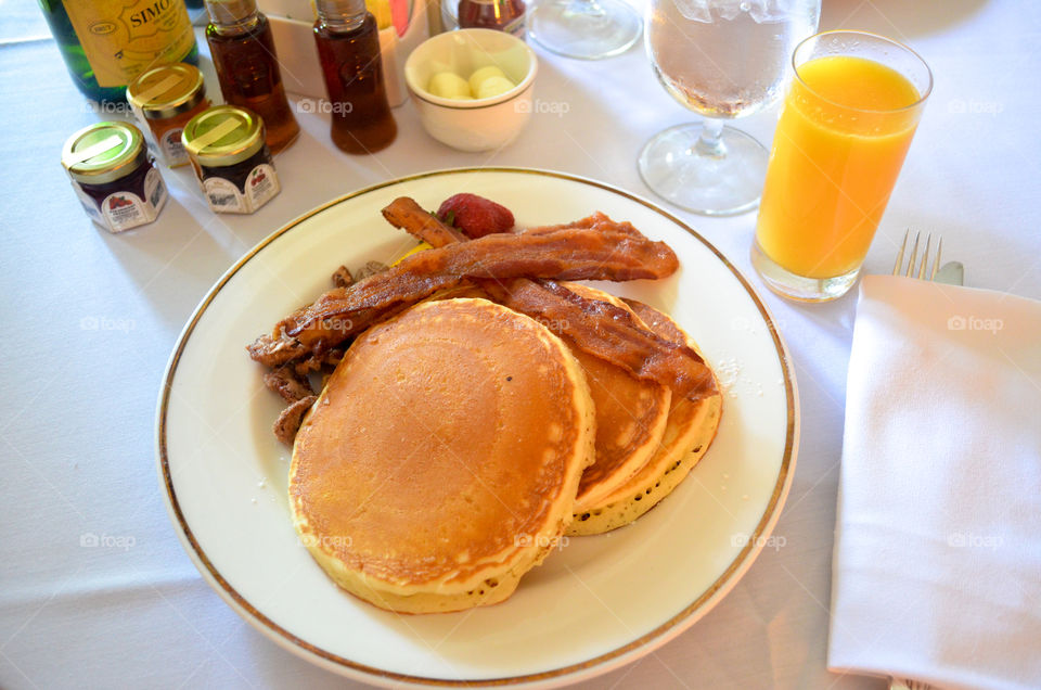 Pancakes and bacon