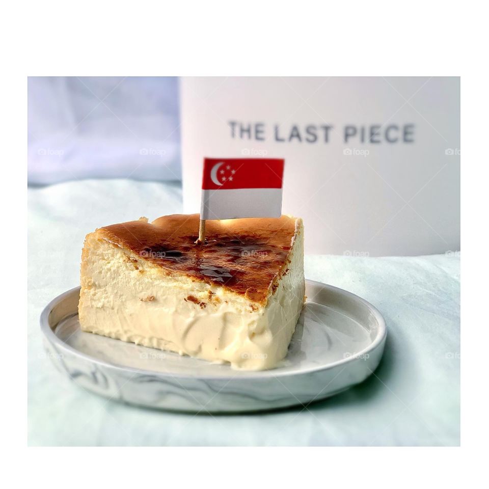 Japanese style burnt cheesecake that’s gooey on the inside and caramel used burnt top, celebrating Singapore’s birthday 