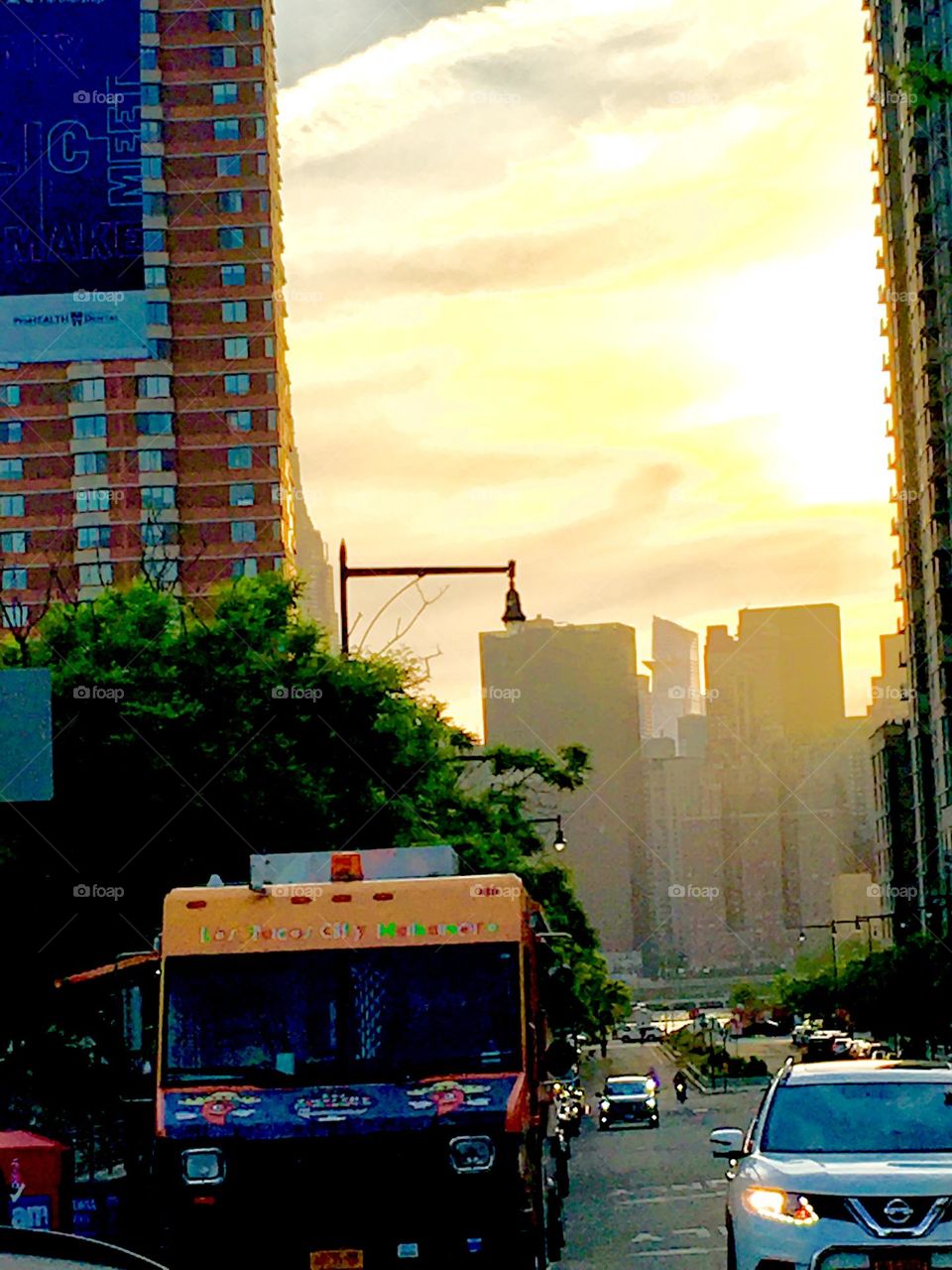 Another example of the „golden hour“ when the sun sets in such a way so that its light reflects of everything and gives it the appearance of „gold“. Especially dramatic are reflections in glass. 2020. Hypnotic Productions