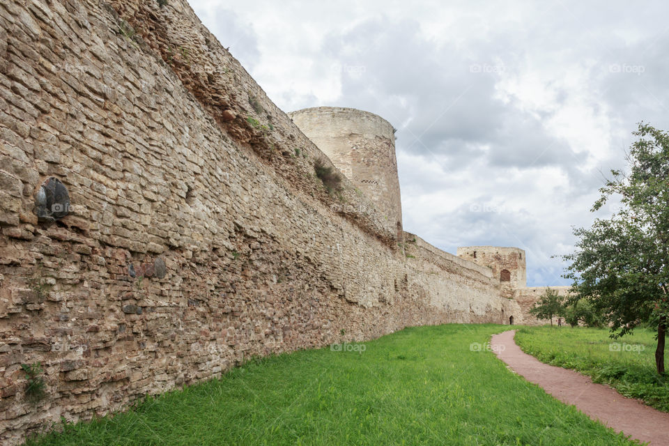 road along the fortress wall