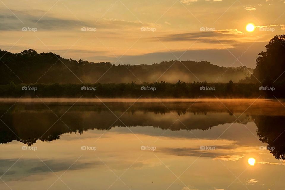 Misty morning on the lake