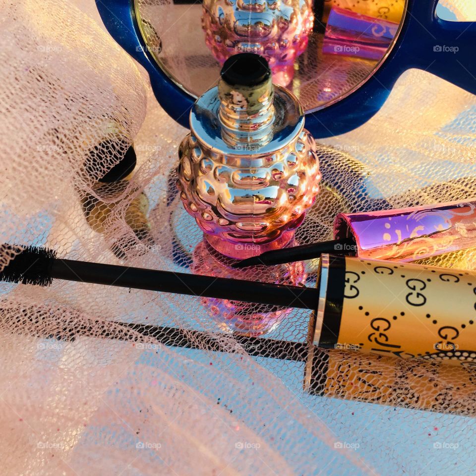 Eye liner with a mirror beside