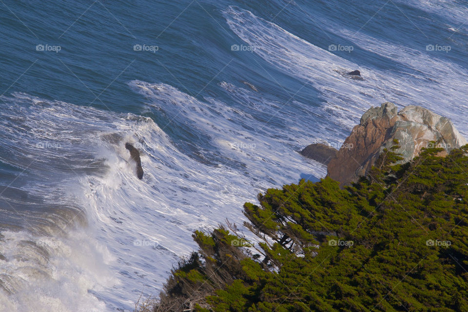 ROCK CLIFF COSTAL BEACH IN SAN FRANCISCO