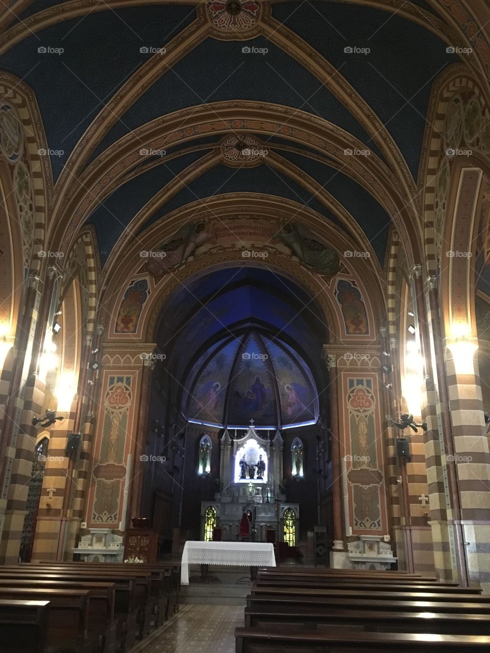 O belíssimo interior da Catedral Nossa Senhora do Desterro, a matriz da Diocese de Jundiaí, interior de São Paulo. 