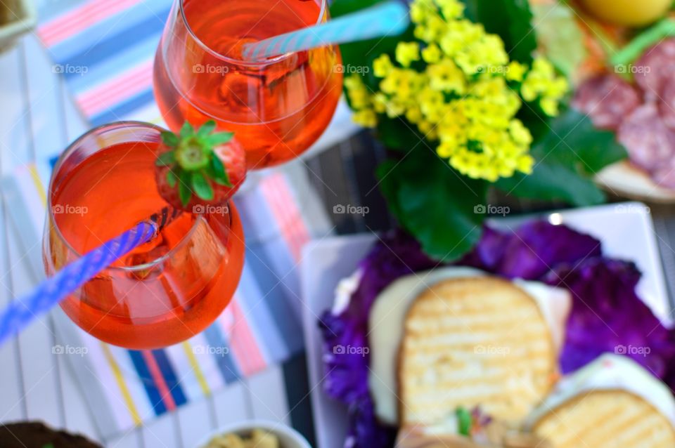 summer apertitif with two cocktails