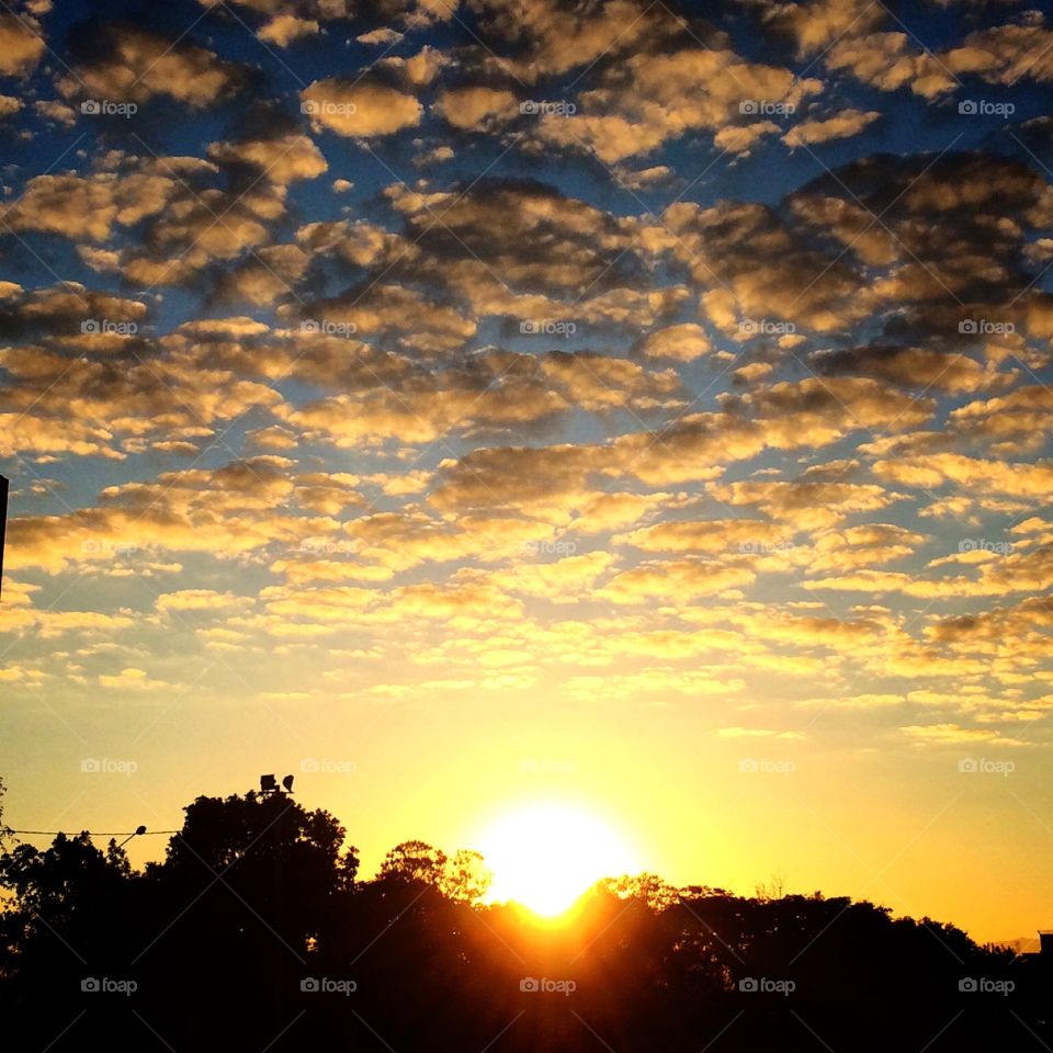 #Domingo de #Sol maravilhoso!
Que #céu bonito neste #amanhecer.
☀️ 
#natureza #paisagem #fotografia #inspiração #nuvens #landscape 