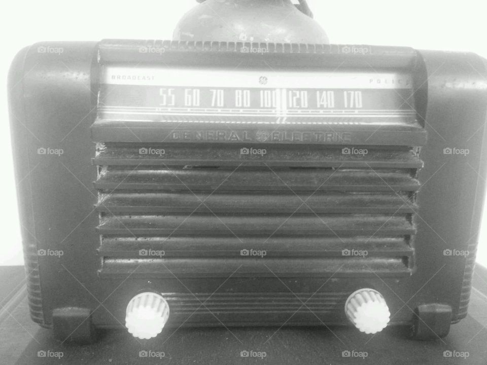 Antique GE radio