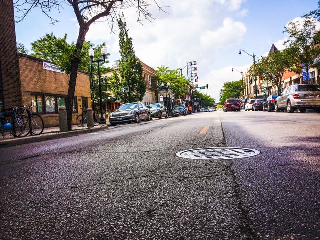 Lincoln Avenue Chicago. Lincoln Avenue looking north toward Wilson Avenue in Lincoln Square. 