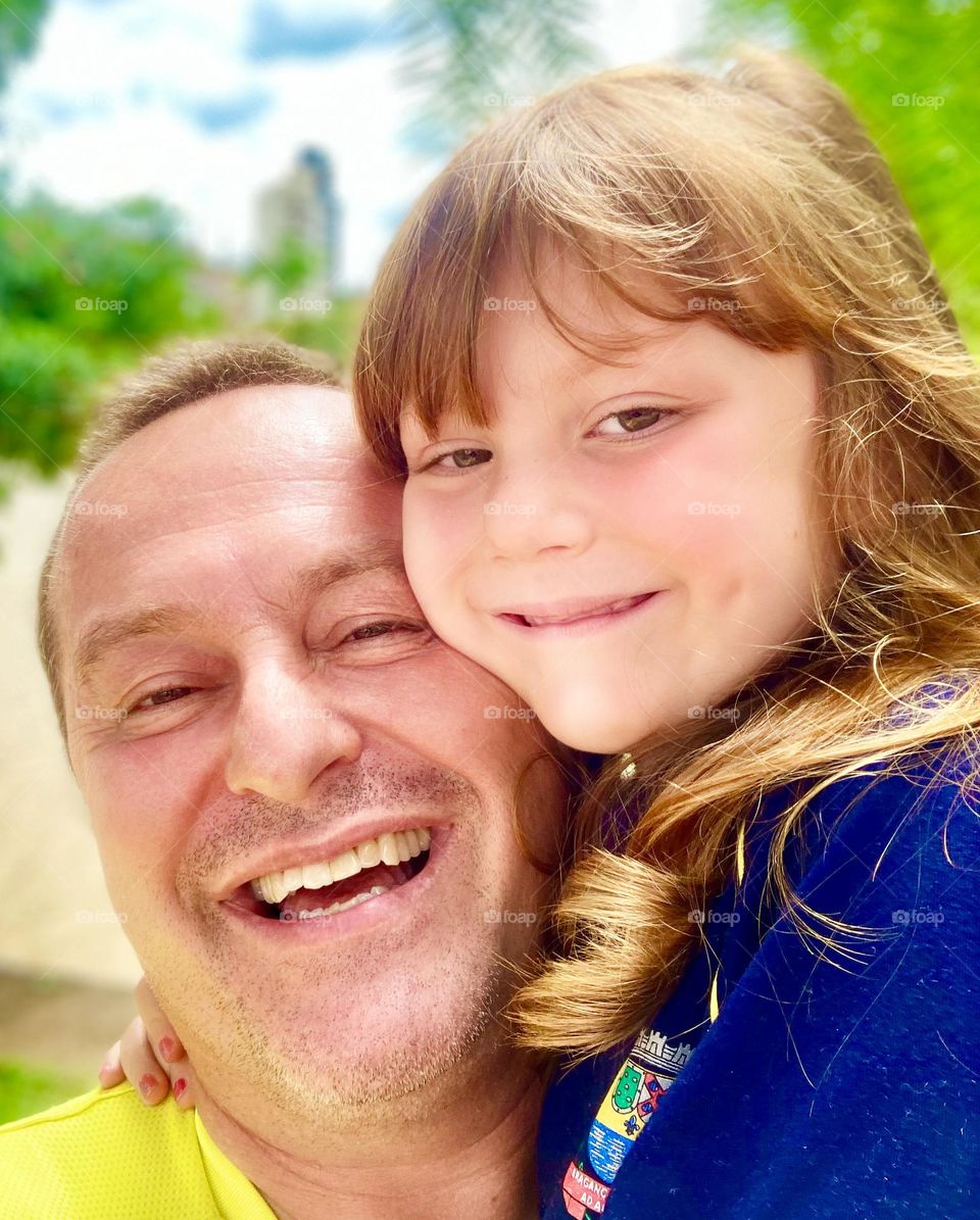 🇺🇸 That's what makes life worthwhile: our children's smiles!  Me and my daughter Teteia. / 🇧🇷 É isso que faz a vida valer a pena: os sorrisos das nossas crianças! Eu e minha filha Teteia.