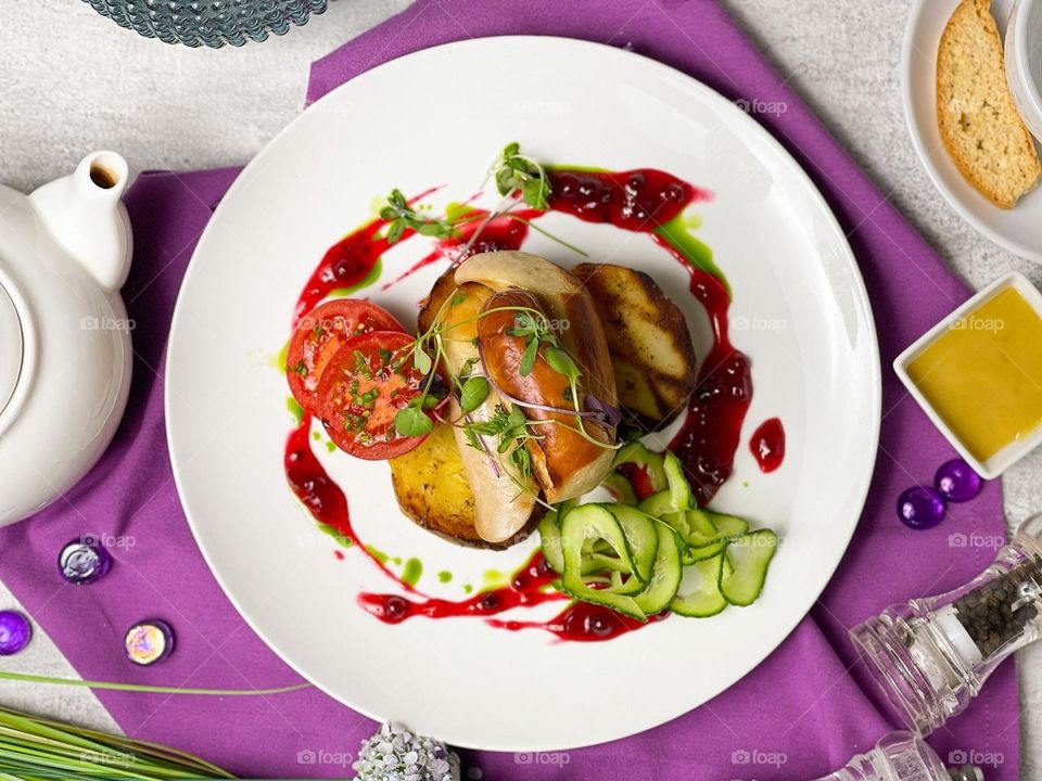 Bratwurst with potatoes