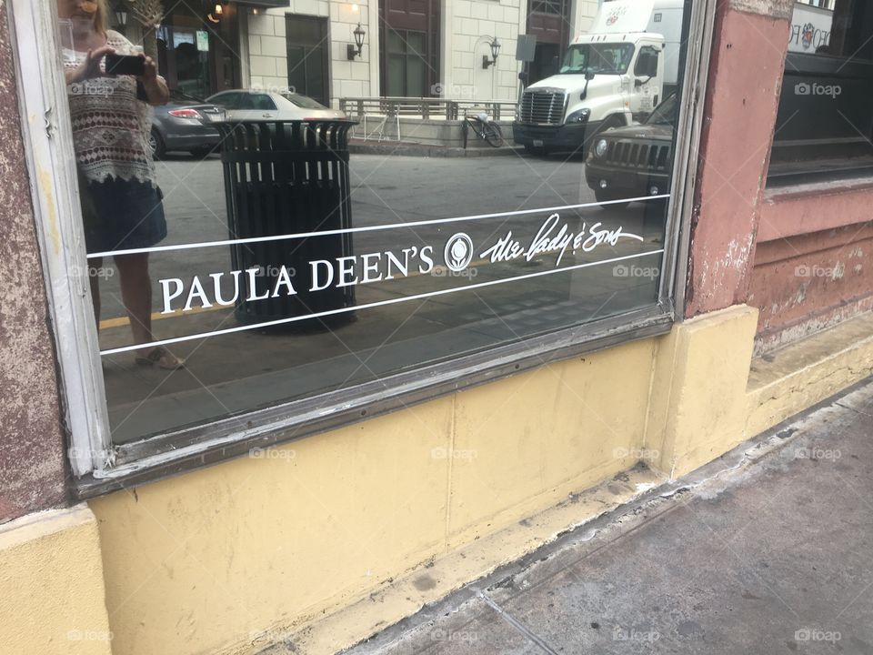 Paula Deens