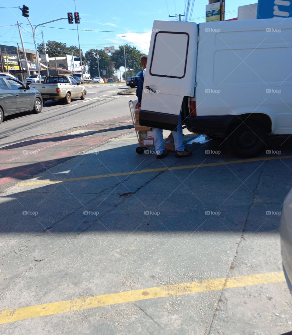 A função  do semáforo no trânsito. Sinalização  Semafórica: O semáforo  é um dispositivo  de controle e segurança  tanto de veículos como de pedestres