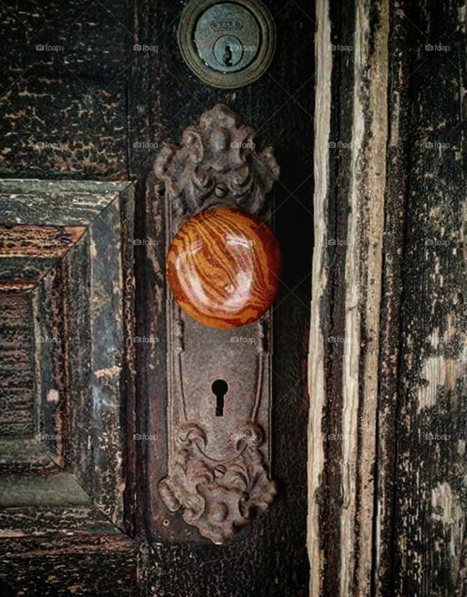 Beautiful Old Fashioned Door Knob 🏚🚪🗝