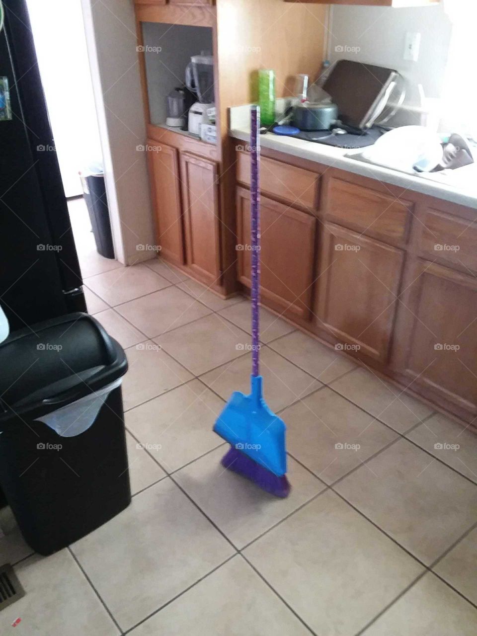 stand alone broom
