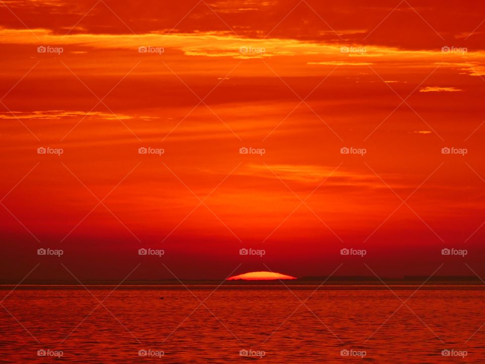 I invite you to take a descending sunset journey with me. But first you must close your eyes and take a deep breathe. Now open your eyes. Presto!