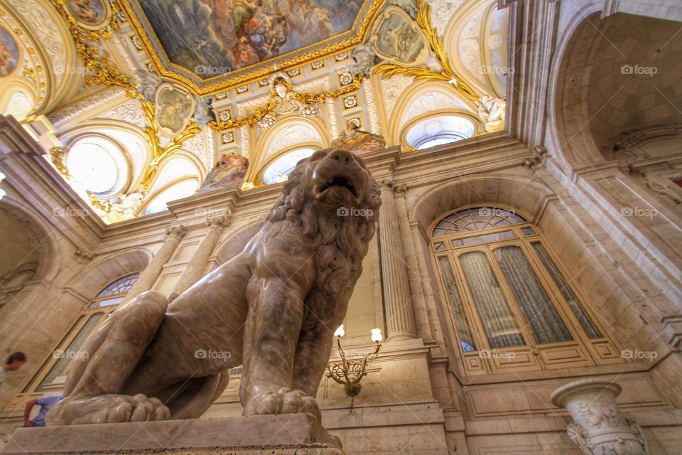 Statue of lion and decorative ceiling 