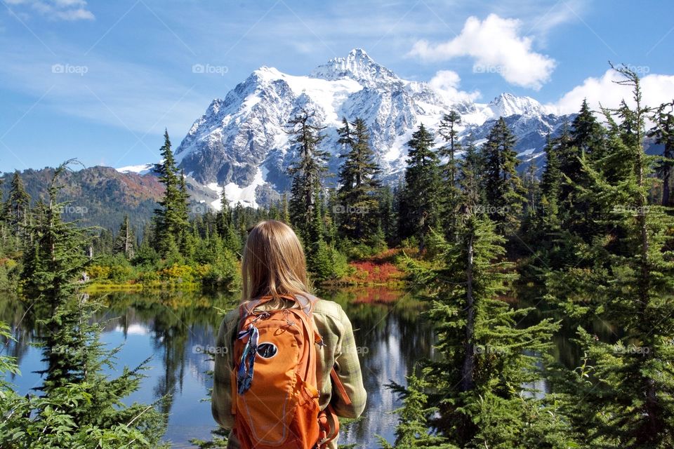 Hiking at Picture Lake, Heather Meadows, Washington in Autumn